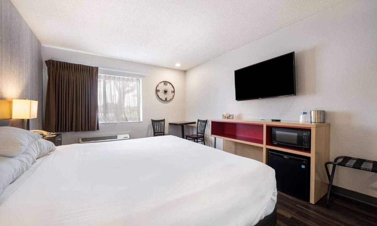 Ontario Hotel | Prime Location! Indoor Pool, Free Breakfast & Parking, Pets Allowed