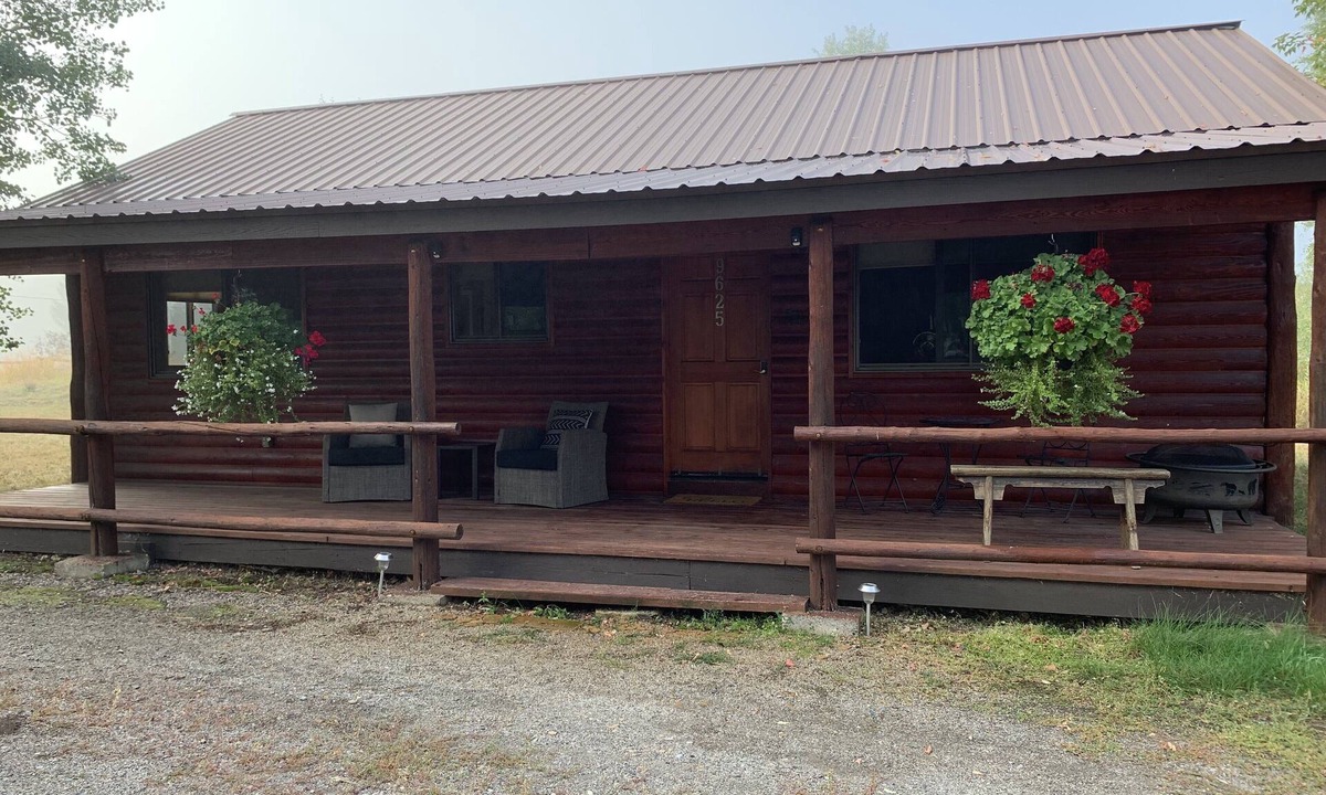 Hoback Junction House | Private and Cozy Guesthouse! Very Selective Booking! Sleeps 4!
