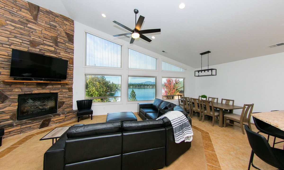 Hayden View Estates House | Private beautiful lake home 2 car garage w/dock & kayak access-3 miles to town!