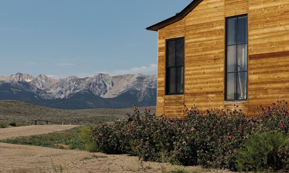Wilsall House | Private Bison Ranch With Stunning Mountain Views