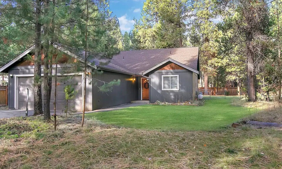 Three Rivers House | Private cabin, hot tub, dogs welcome, close to river & mountains
