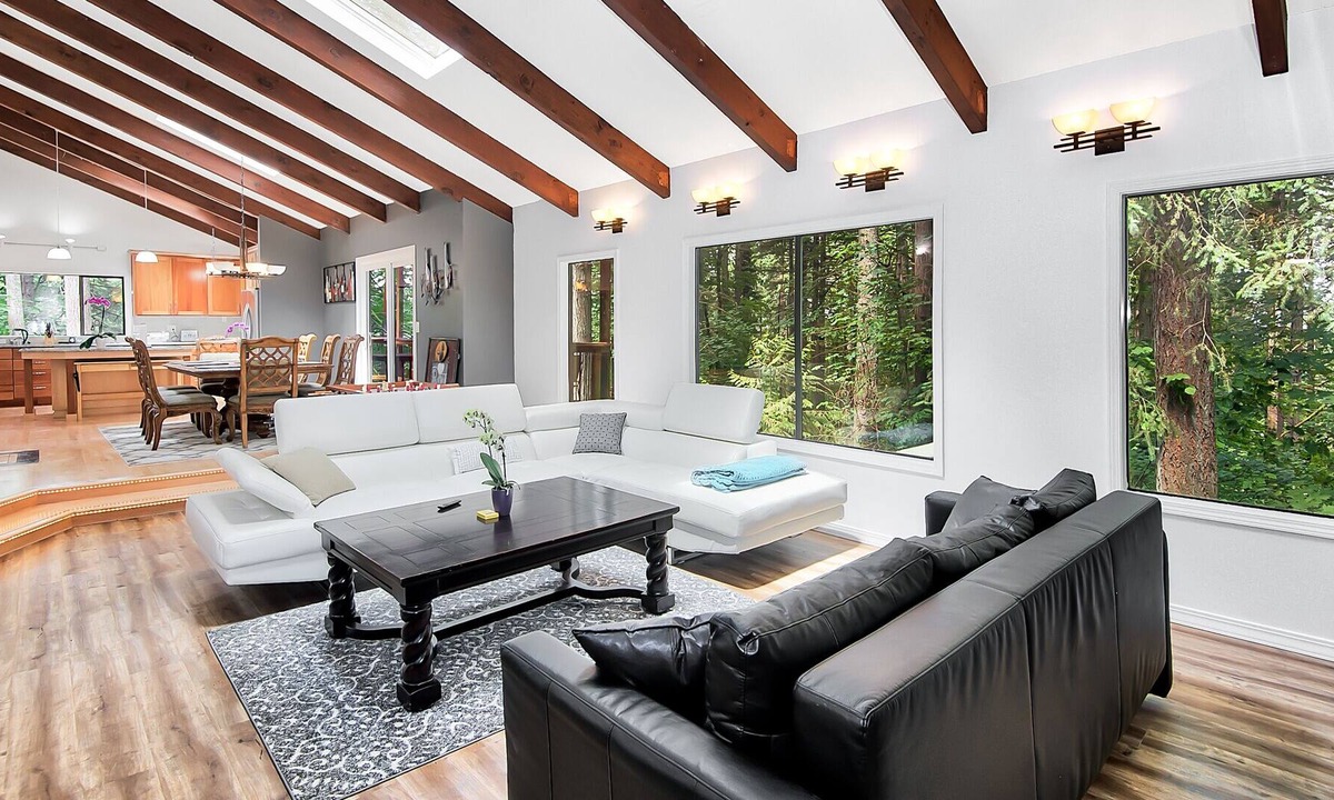 Beaverton House | Private Forested Retreat in the middle of Beaverton