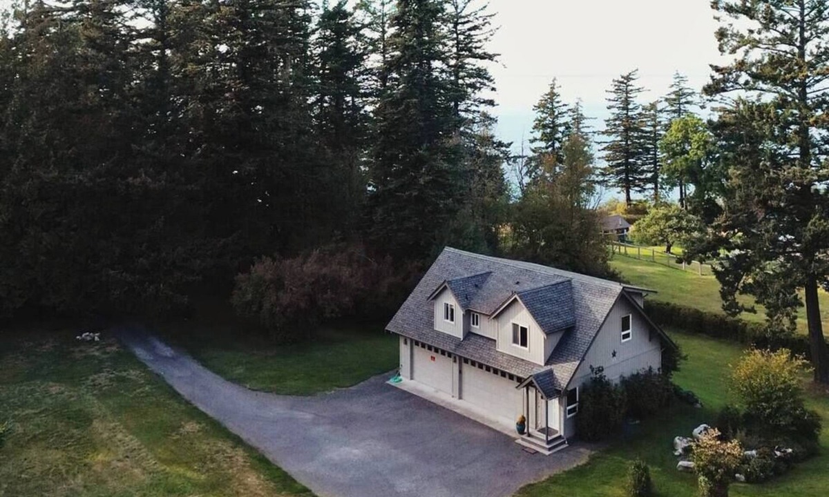 Lummi Island House | Private Guest House-Sea and Forest Views