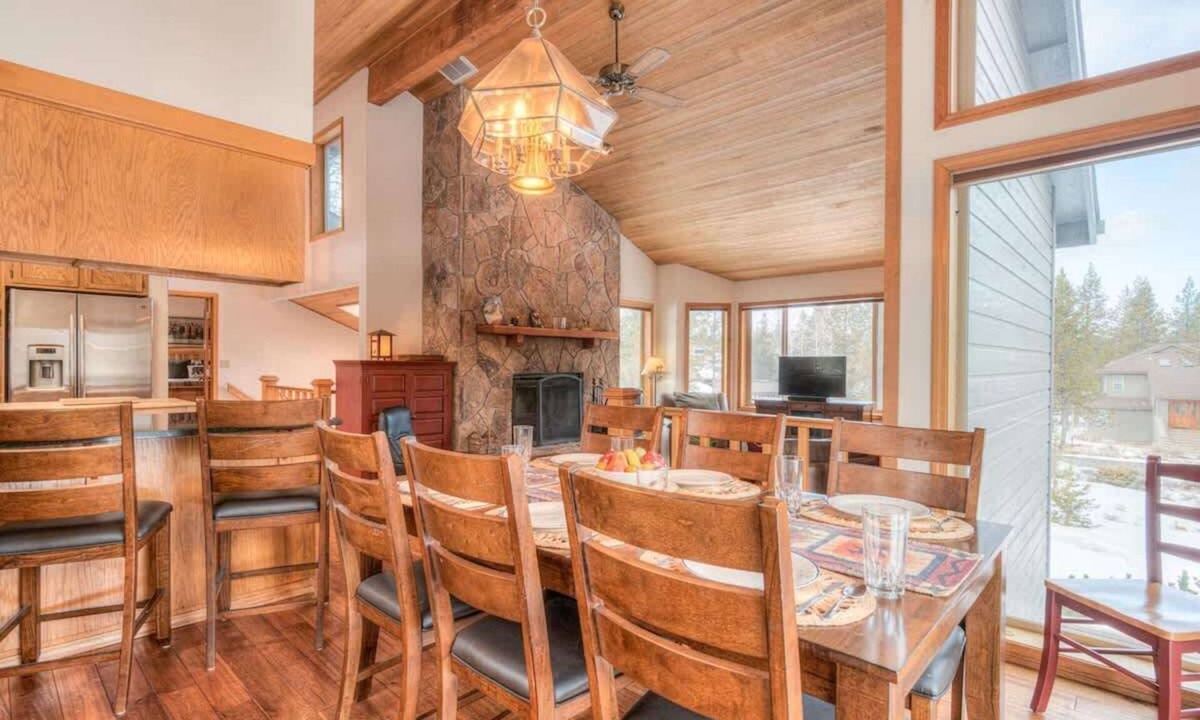 Sunriver House | Private hot tub, balcony, recently renovated bathr