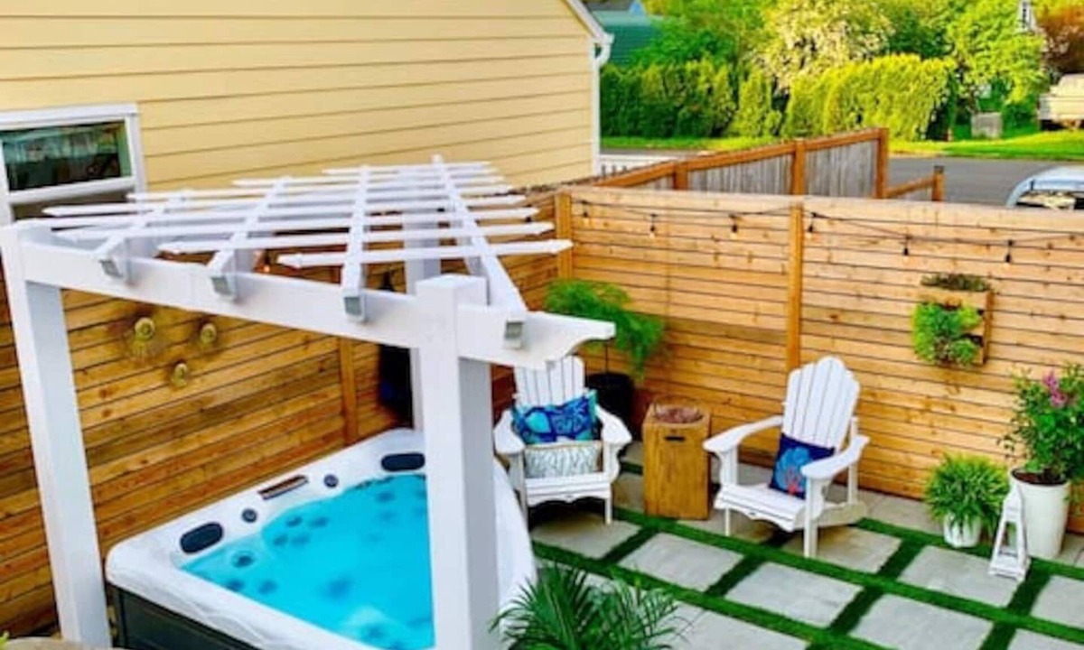 Camas Apartment | Private New Garden Apartment w Hot Tub