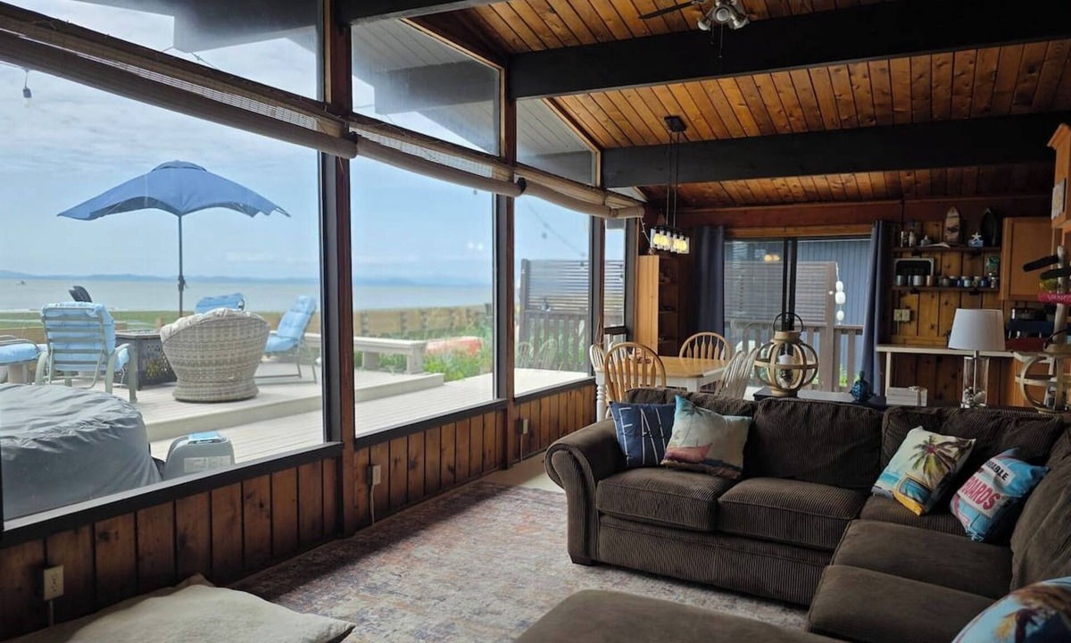 Point Roberts House | Private Oceanfront Cottage with Own Beach, 45 Min to Vancouver