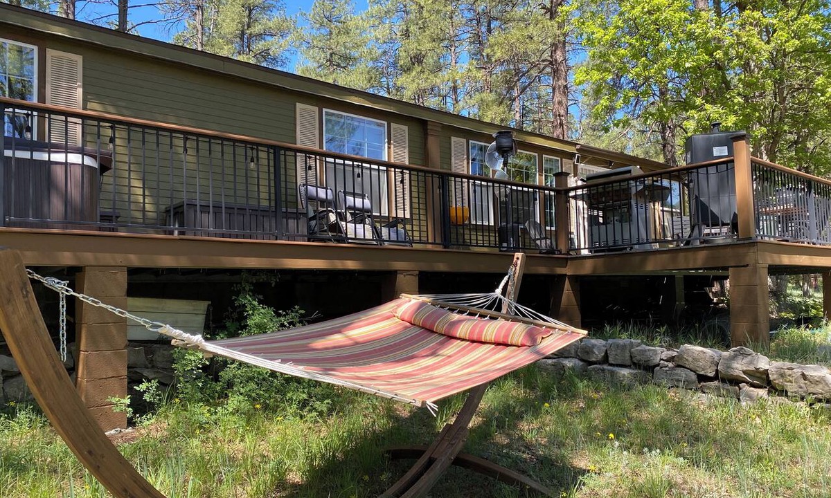 Payson House | Private Peaceful Cabin - 3 Bd 2 Ba home - Private Deck, Jacuzzi, Pets Welcome!