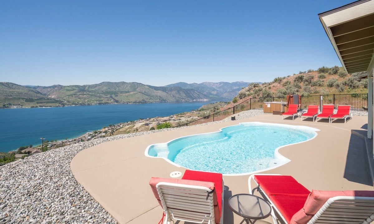 Chelan House | Private pool and hot tub with amazing views! Pet friendly