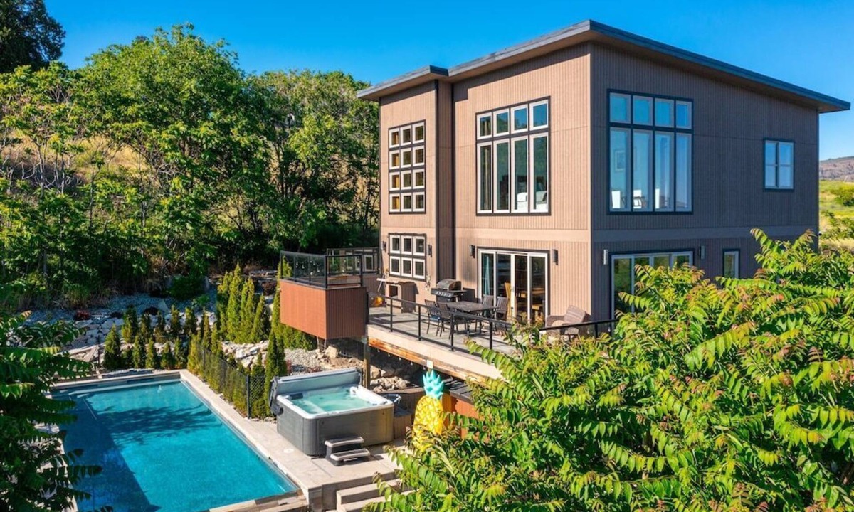 Manson House | Private Pool & Hot Tub with Lake Views + EV Charger | Large Home + Dogs OK