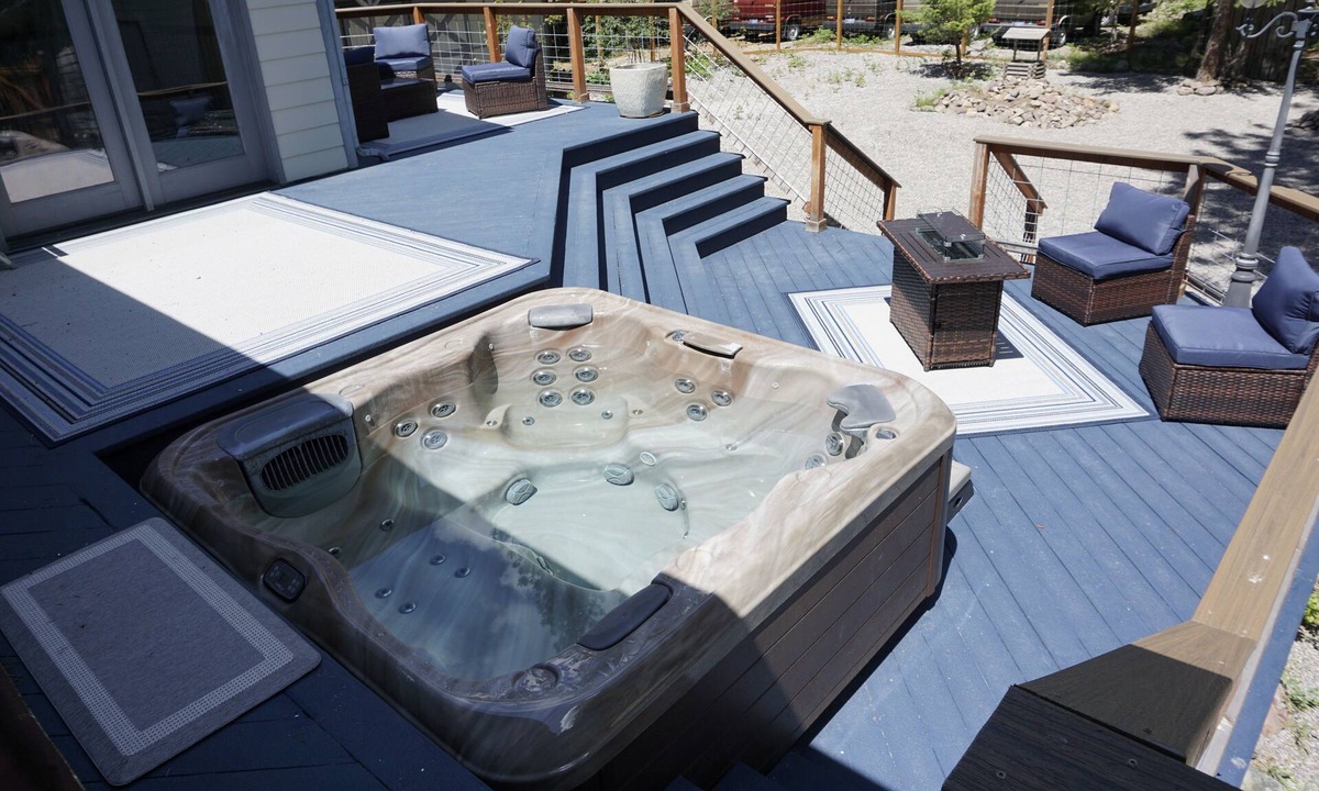 Missoula House | Private spacious home off the Blackfoot River.