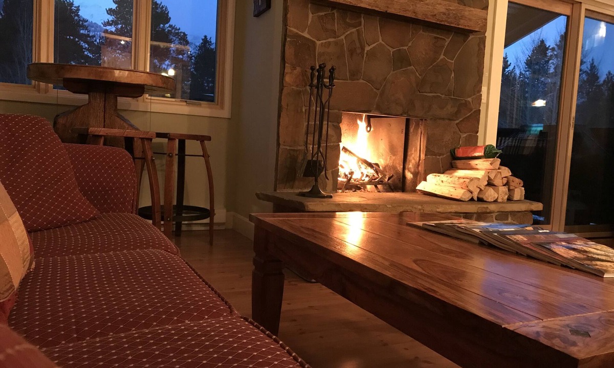 Moose Wilson Road Condo | Private Top Corner Condo - 5 mins to Grand Teton Nat'l Park- Deck, BBQ & Views!