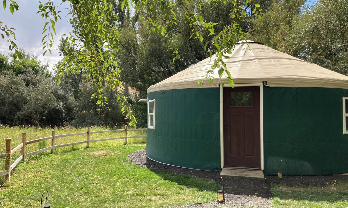 Buhl Cabin | Private yurt perfect for your Magic Valley stay.