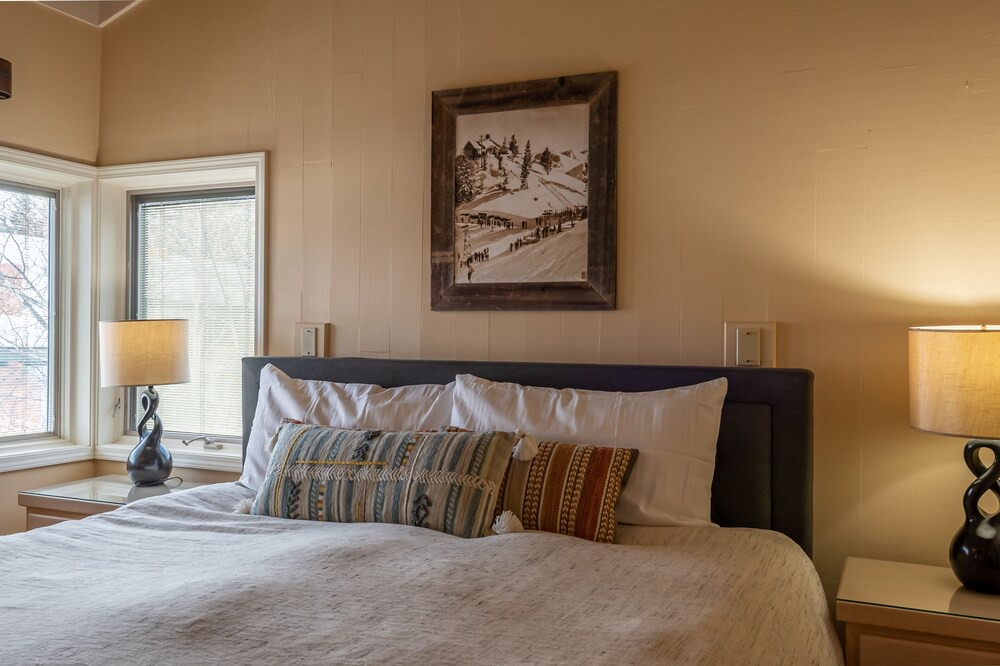 Warm Springs Condo | Prospector 154 - Just Blocks to Bald Mt Skiing and a Hot Tub for Apres Ski