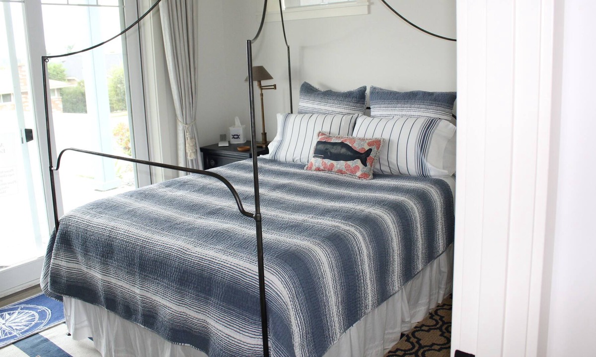 Anacortes Apartment | Puget Sound View and private entrance One bedroom, one bathroom