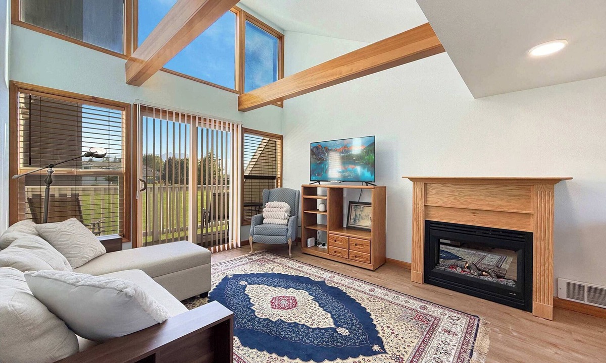 Sequim Apartment | Putters Paradise Stylish 1BR Golf Course Apartment with Scenic Views