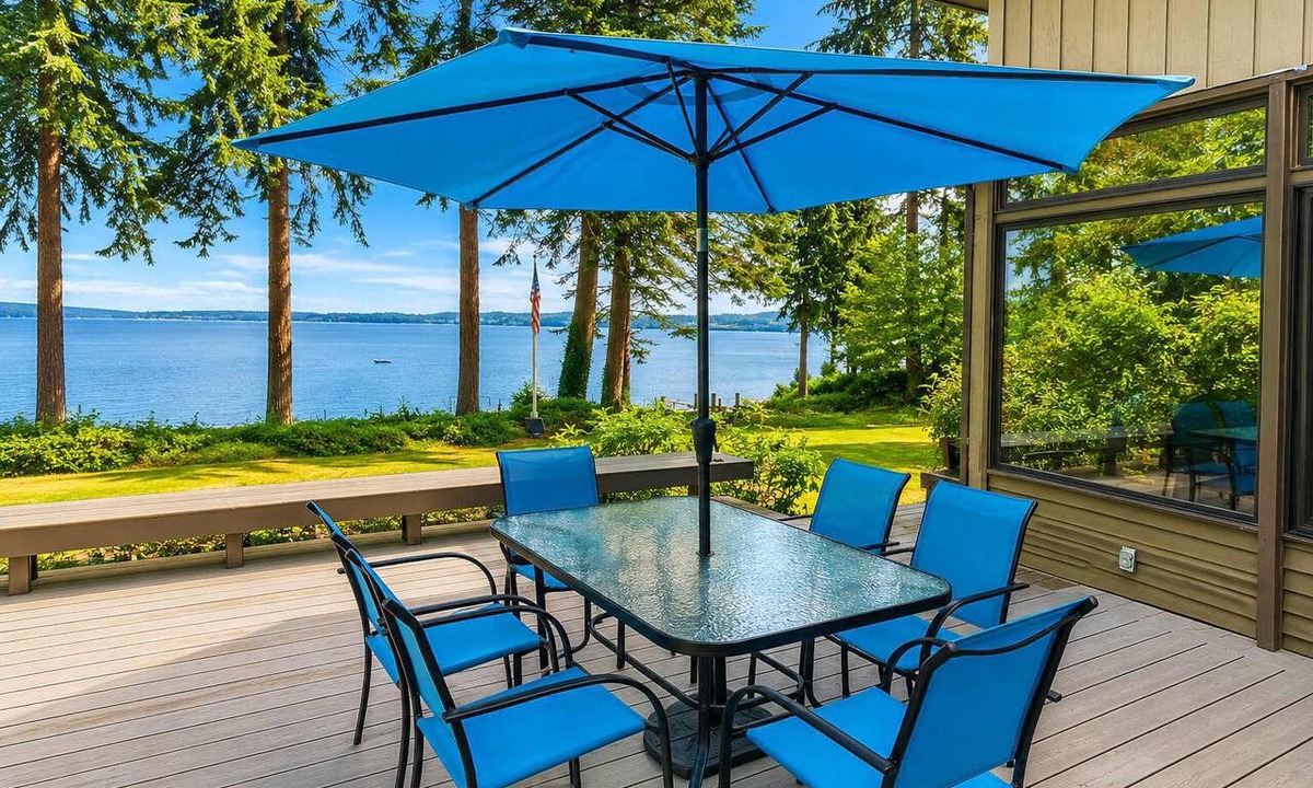 Port Gamble House | Puzzle Point Lodge: Waterfront Haven in Poulsbo
