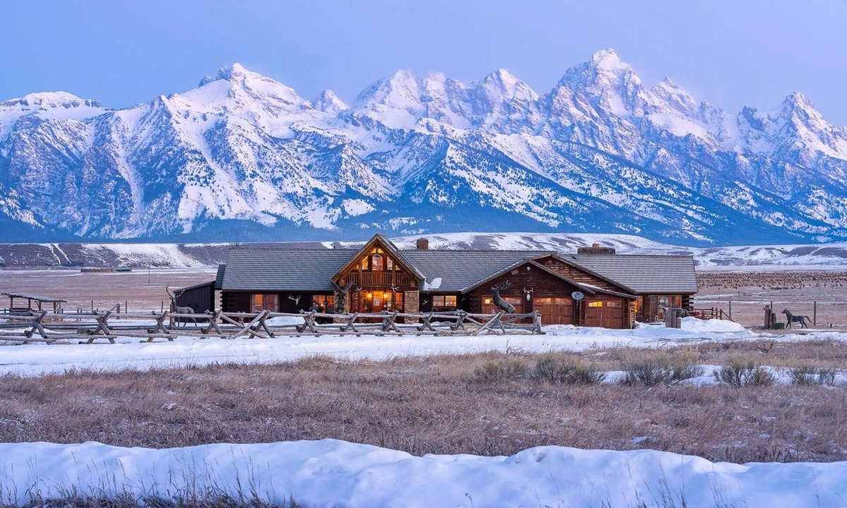 Jackson Cabin | Quaint 4-bedroom cabin with Loft in Jackson with WiFi access