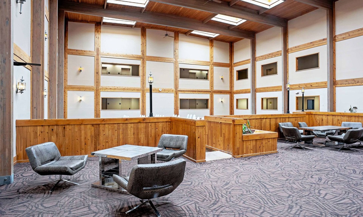 Clinton Hotel | Quality Inn Frontier at U.S. Hwy 30