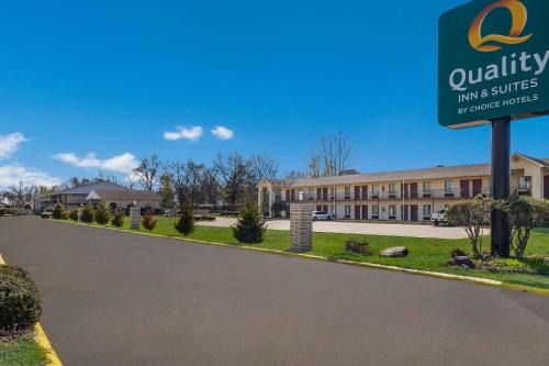 Poplar Grove Hotel | Quality Inn & Suites West Helena