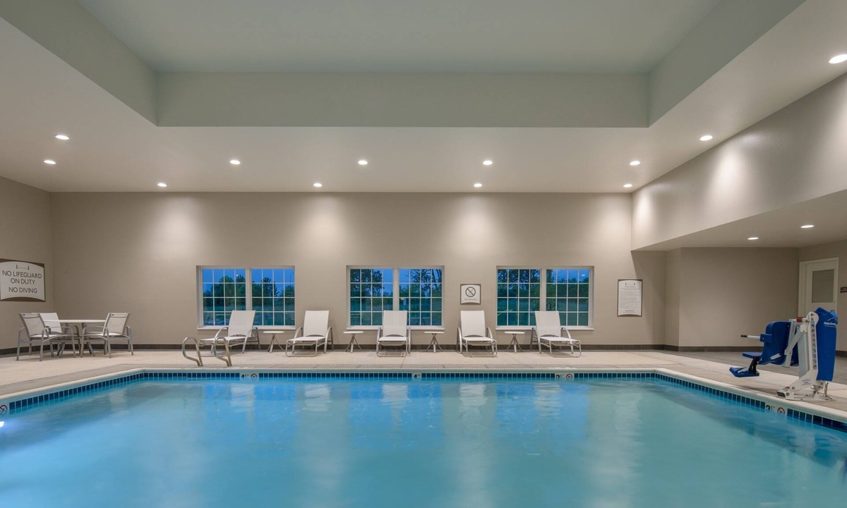 Hillsboro Apartment | Queen Studio w/Kitchen | Breakfast, Pool & BBQ