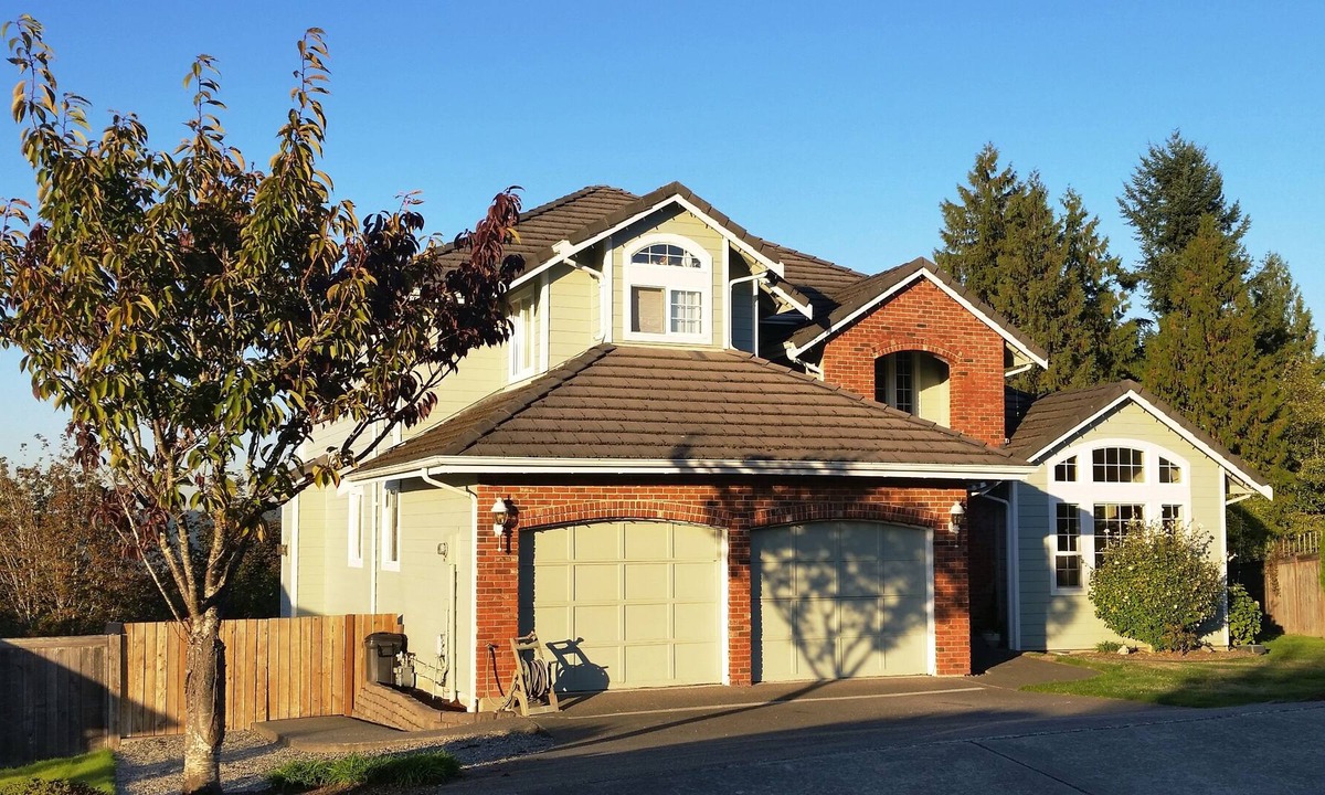 Puyallup Apartment | Quiet Nature Abounds at this Luxurious Apartment