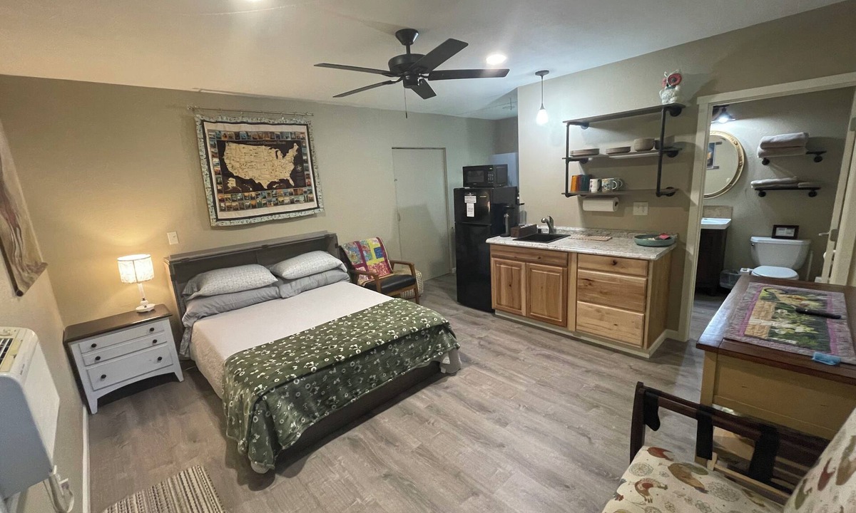 Albany Apartment | Quiet, pet friendly country studio in quaint Albany just minutes from town
