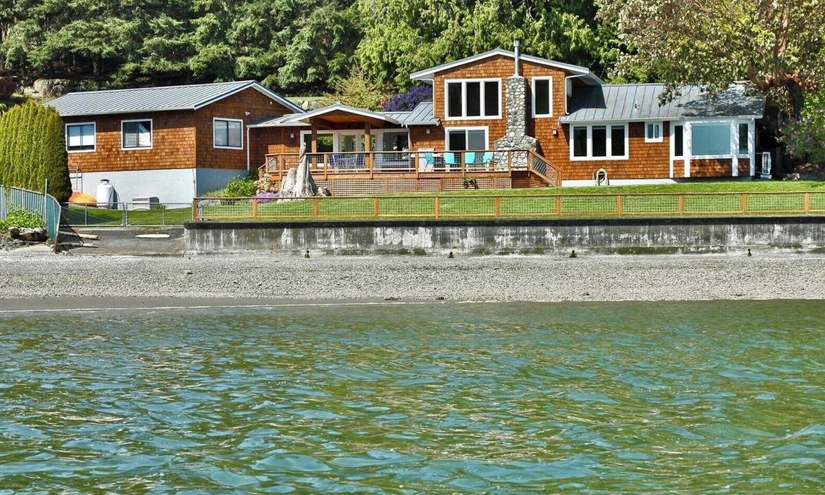 Greenbank House | Quintessential Whidbey Island Beach Home on Honeymoon Bay, Family & Pet-Friendly