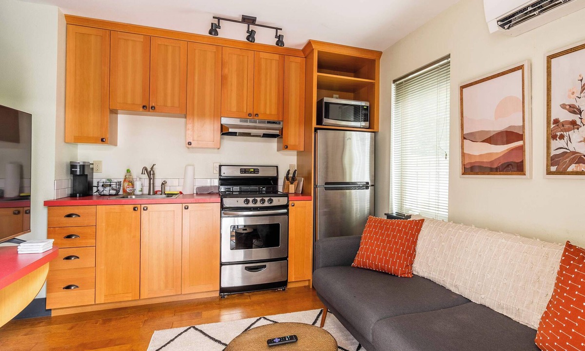 Belmont House | Quirky Micro Apt - Foodies, Artists, Coffee