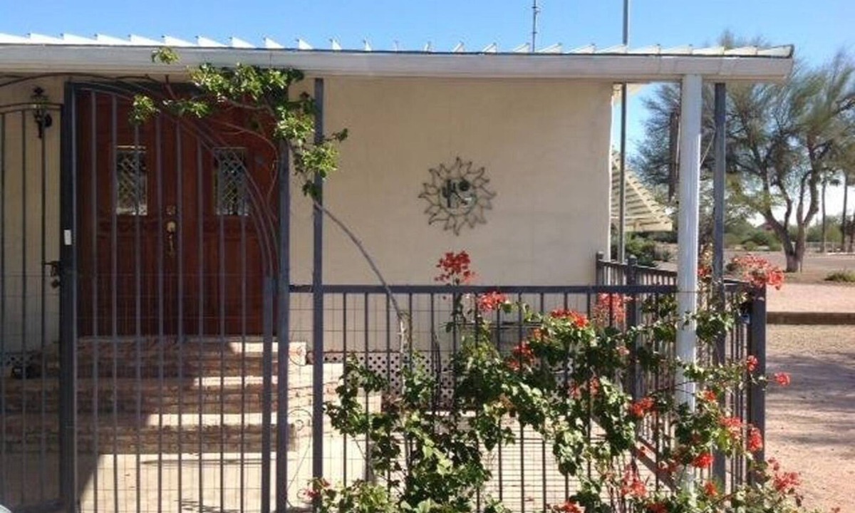 Apache Junction House | Quite Charming Updated 2 bedroom/1 bath home in Apache Junction, AZ