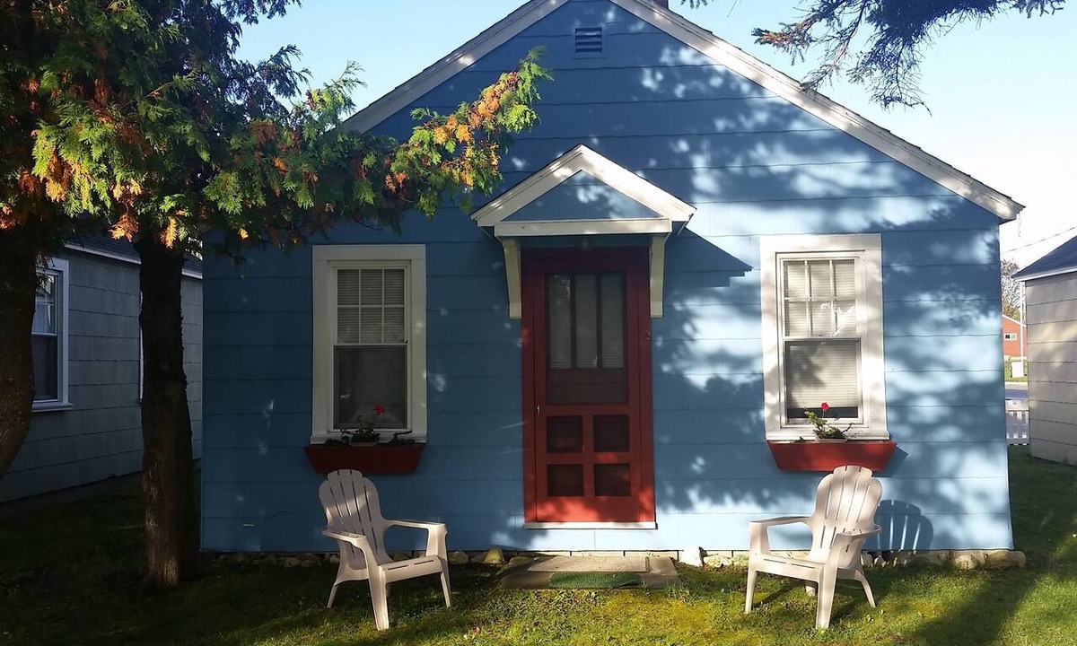 Cedarville Cabin | Rainbow Cabins (Blue Cabin #2)