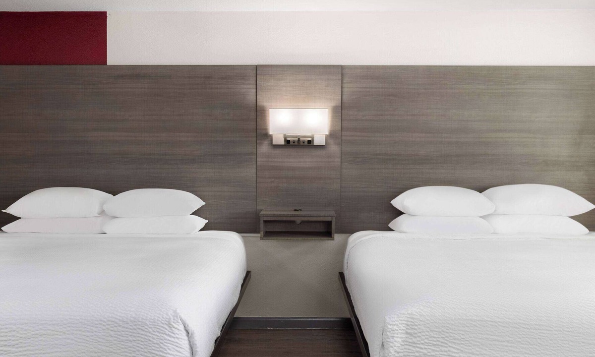 Medford Hotel | Ramada by Wyndham Medford Airport North