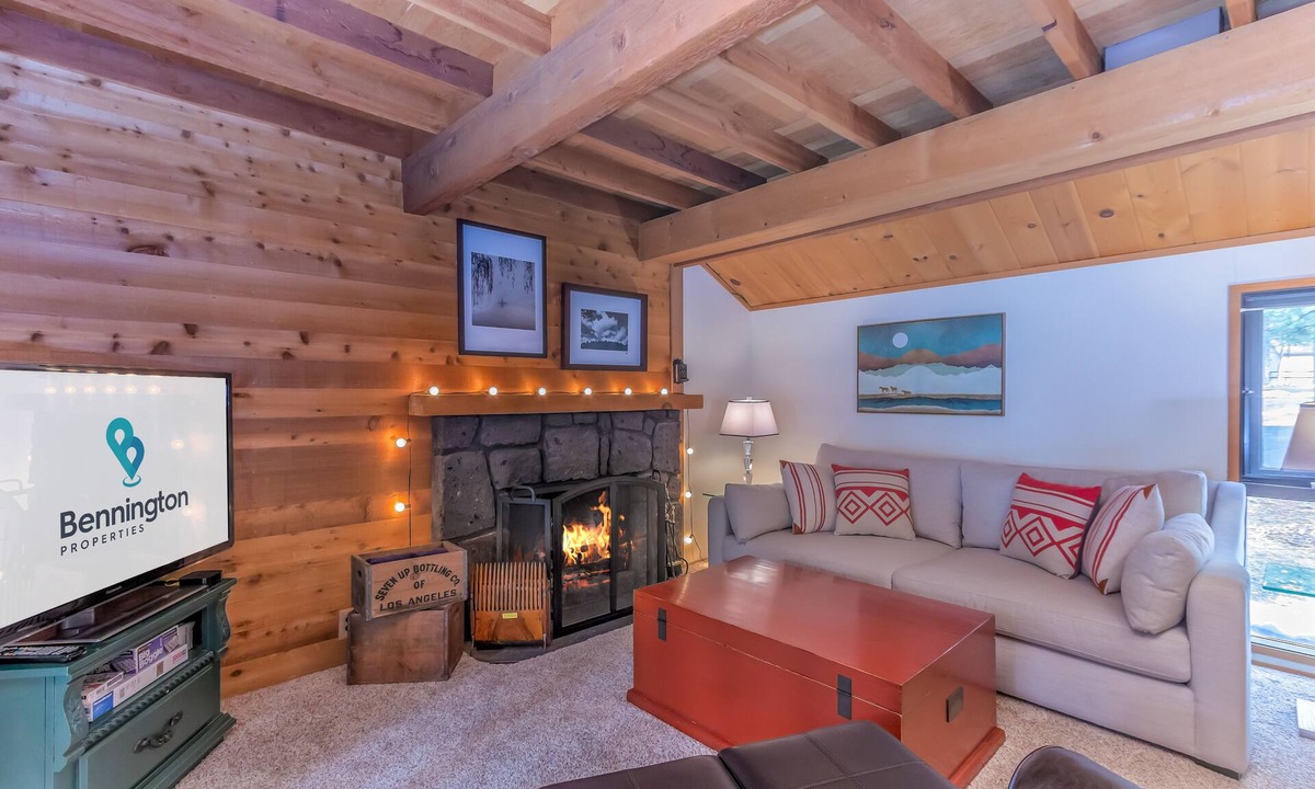 Sunriver Cabin | RANC16 - Sunriver Getaway w/Fireplace, Community Pool + Patio