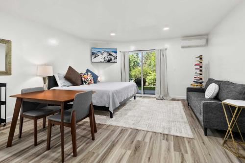Bend House | Recently Remodeled Ground Floor Studio Near Downtown Bend