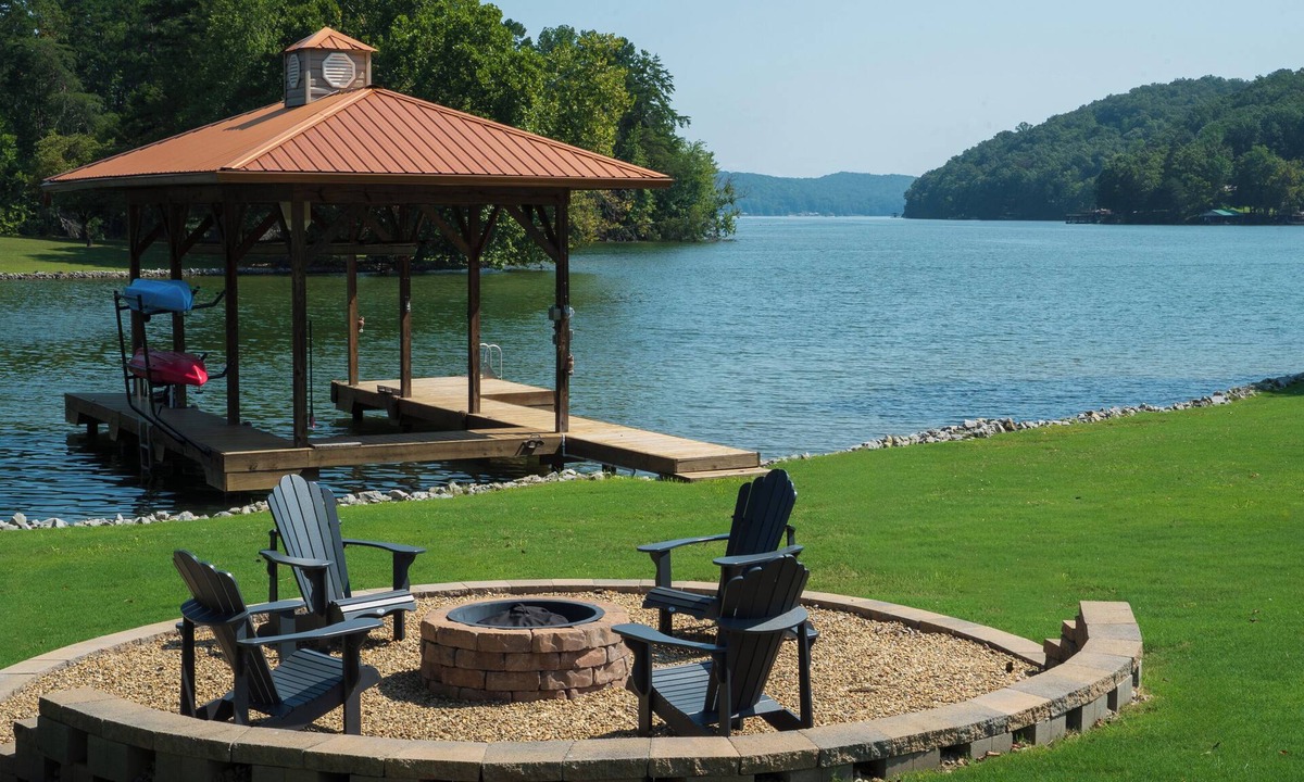 Spring City House | Rector Creek Retreat at Watts Bar – Lakefront Home with Dock, Fire Pit & Kayaks