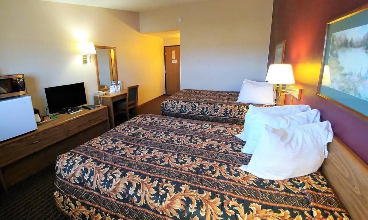 Windom Hotel | Red Carpet Inn