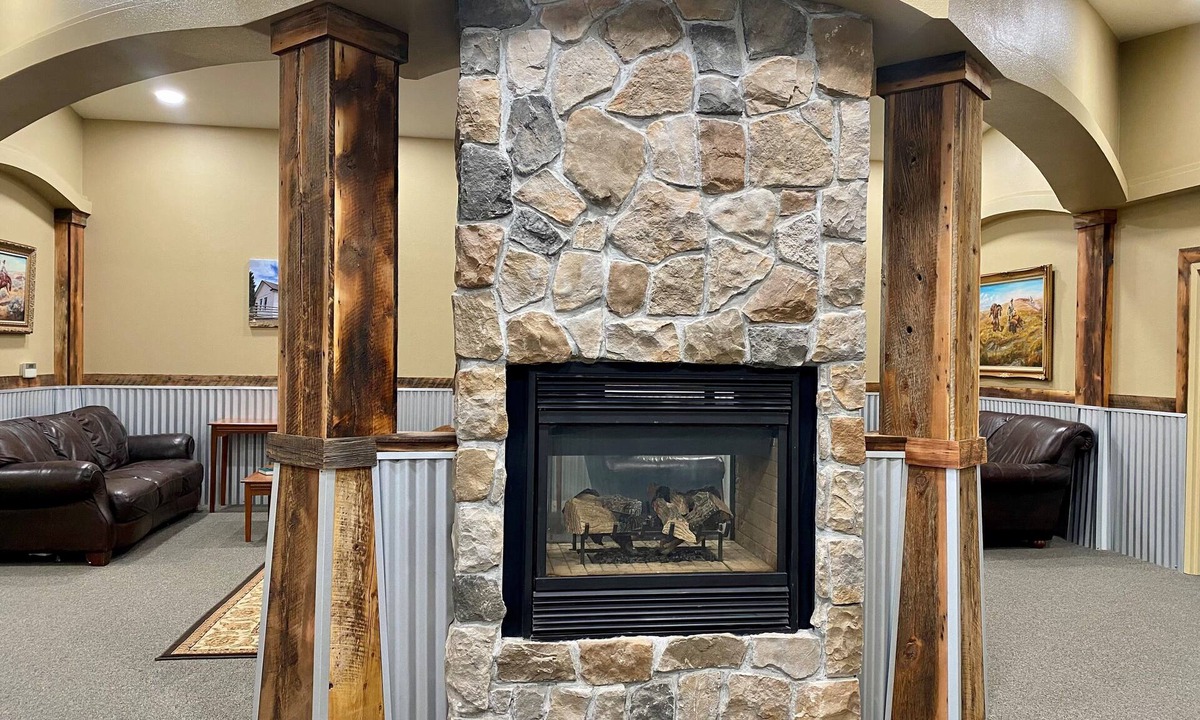 Challis Hotel | Red Rock Lodge