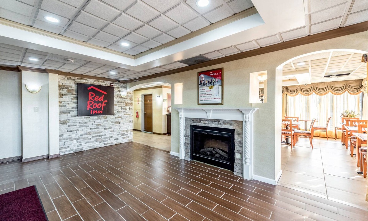 Clinton Hotel | Red Roof Inn & Suites Clinton, TN