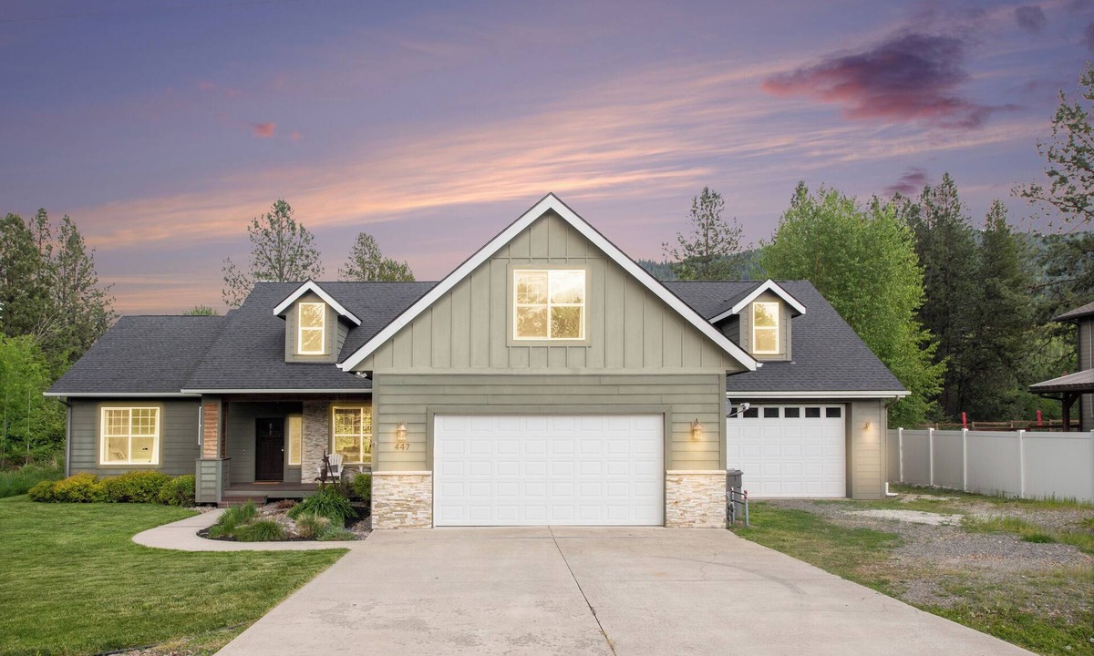 Sagle House | Relax at Pend Oreille Cove Lodge, Wi Fi, Boat Dock, Jacuzzi & Outdoor Fireplace