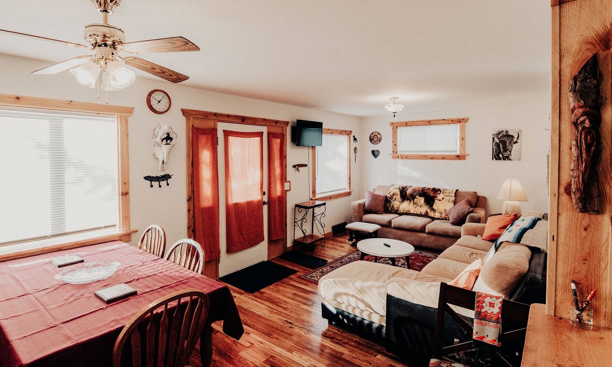 Hot Springs House | Relax in "Big Sky" Style just 3 blocks from the Symes Mineral Soaks!