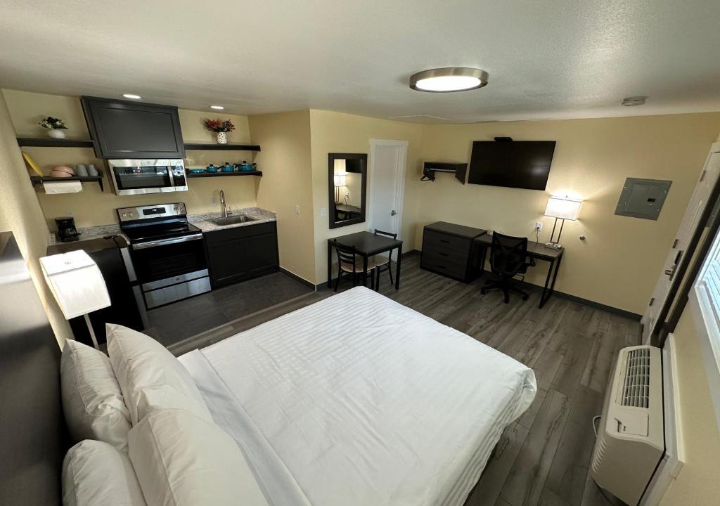 Medford Hotel | Relax Inn of Medford