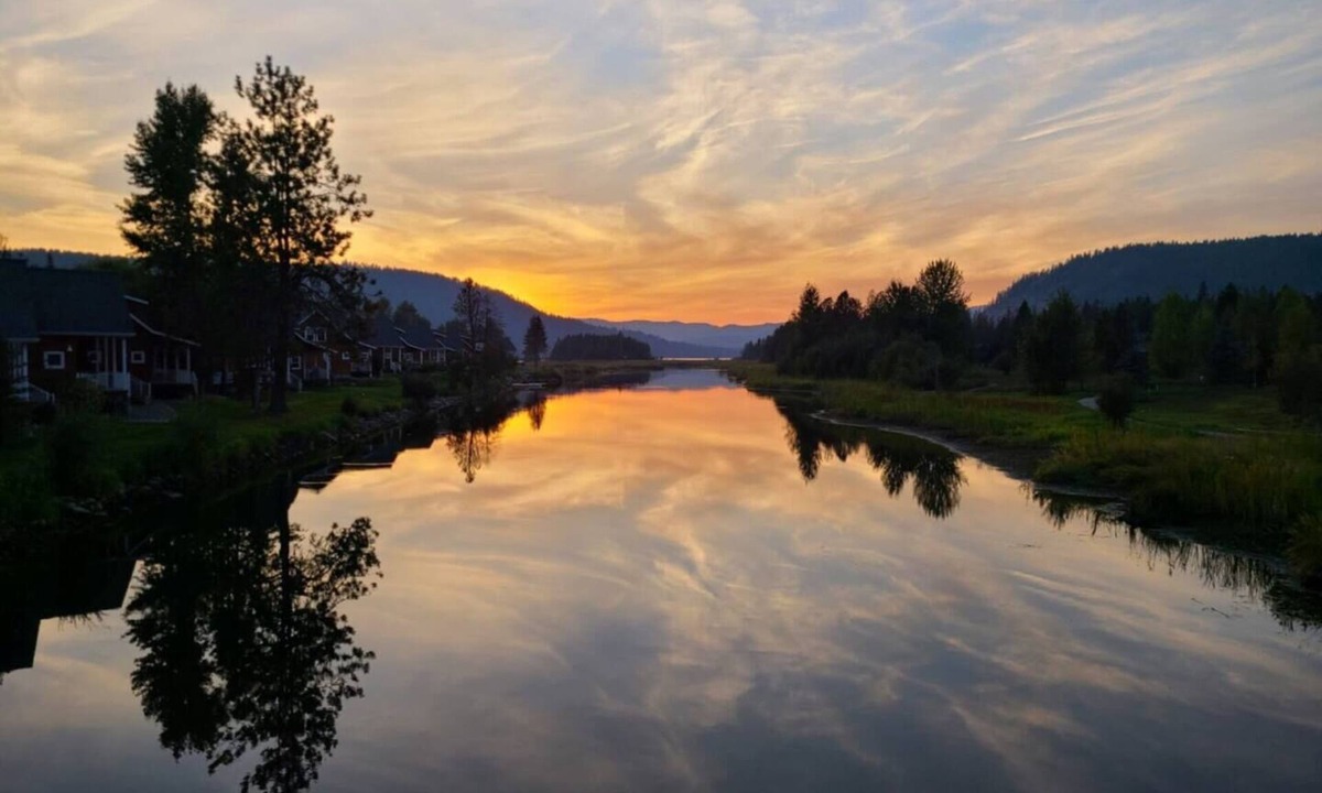 Dover Bay House | Relaxation is prescribed at "Doctor's Orders". This Dover Bay bungalow near Lake Pend Oreille offers a peaceful stay with resort amenities and cozy charm for total rejuvenation.
