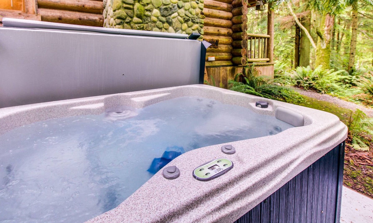 Greenbank Cabin | Relaxing, dog-friendly escape with private hot tub, covered porch & jetted tub