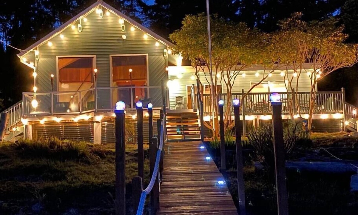 Lakeside Cabin | Relaxing Getaway Lake Cabin with Pristine Views