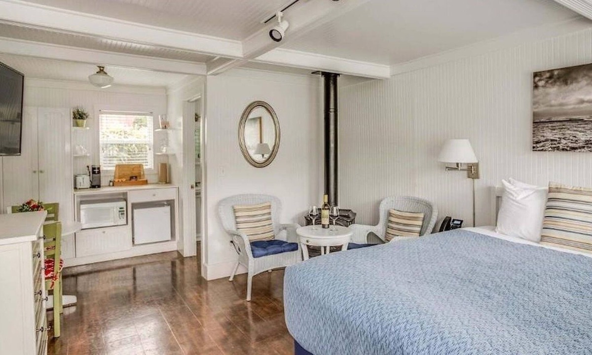 Downtown Cannon Beach Hotel | Relaxing McBee Cottage - Classic Queen Unit at Cannon Beach Hotel Collection!