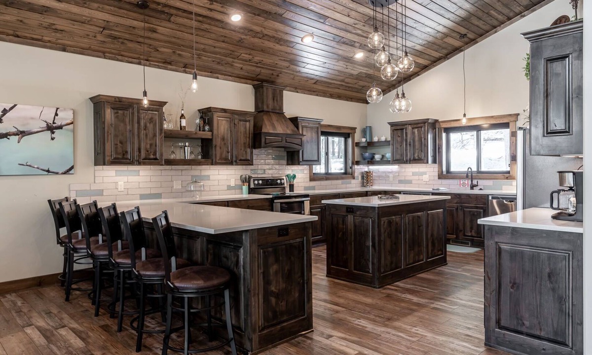 Island Park Cabin | Relaxing spacious 4BR, 4BA home just 12 minutes from Yellowstone. My Yellowstone Retreat