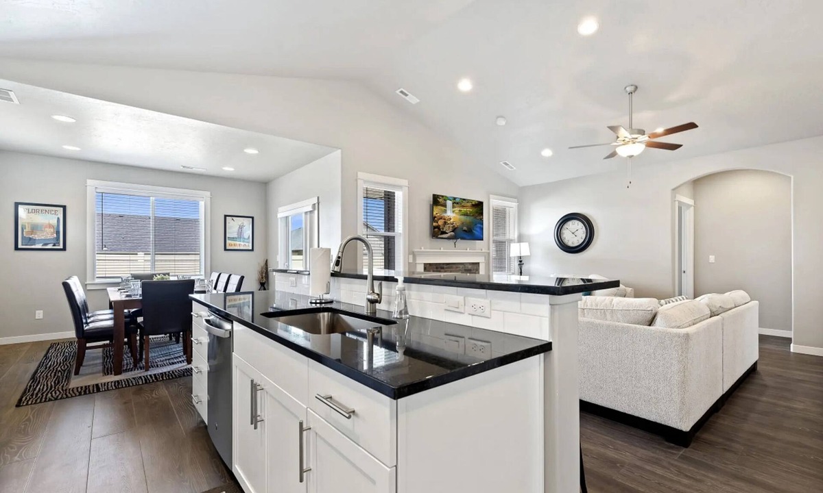 Nampa House | Relaxing Stay Pet Friendly King Near the Lake