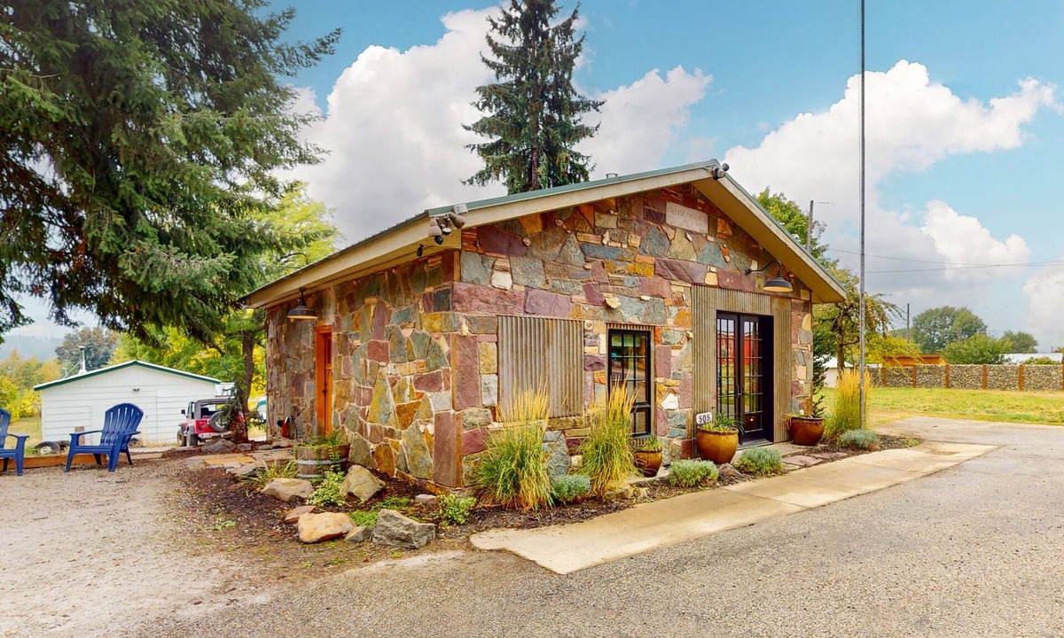 East Hope House | Remodeled, historic, dog-friendly home full of charm, close to lake access