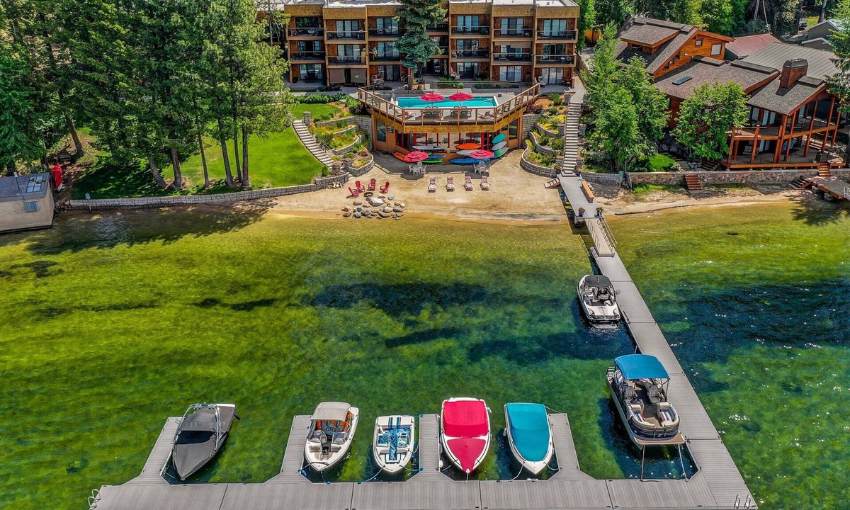 McCall Apartment | Remodeled Lakefront Studio with Beach Access and Seasonal Community Pool