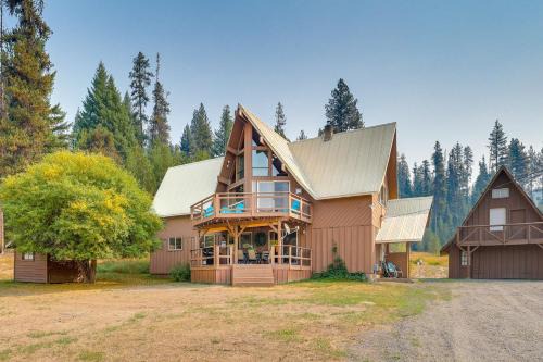 Dixie House | Remote Elk City Escape w/Decks & Mtn Views!