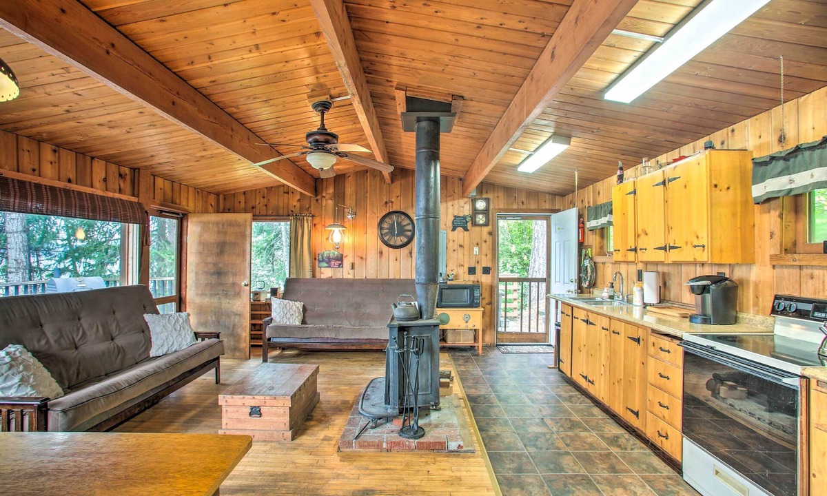 Worley Cabin | Remote Escape: Serene Lakeside Cabin w/Beach